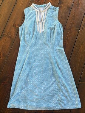 Sleeveless Light Blue Geometric Shift Dress with Trimmed Keyhole